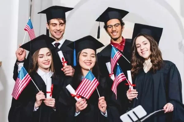 Hunting for scholarships to study in the US 2024: Conditions and application experience